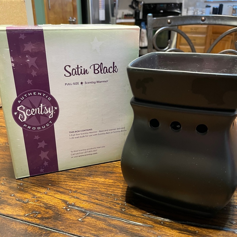 Satin Black Scentsy Wax Warmer